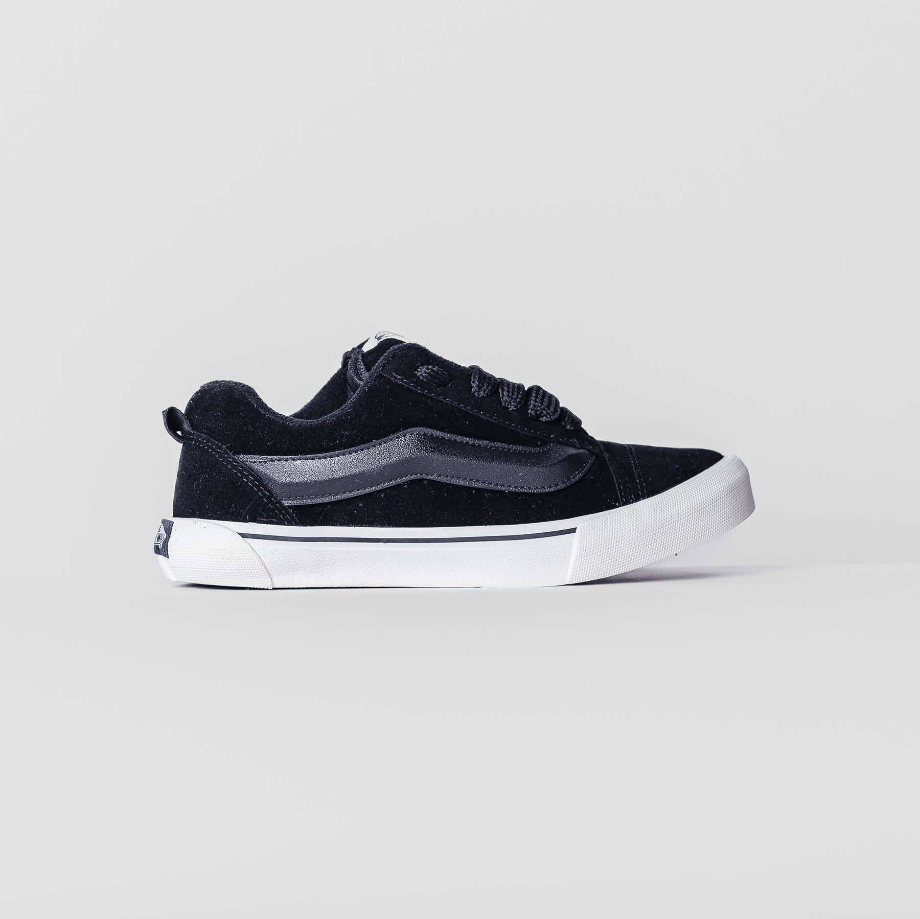 VNS KNU Preto/Creme
