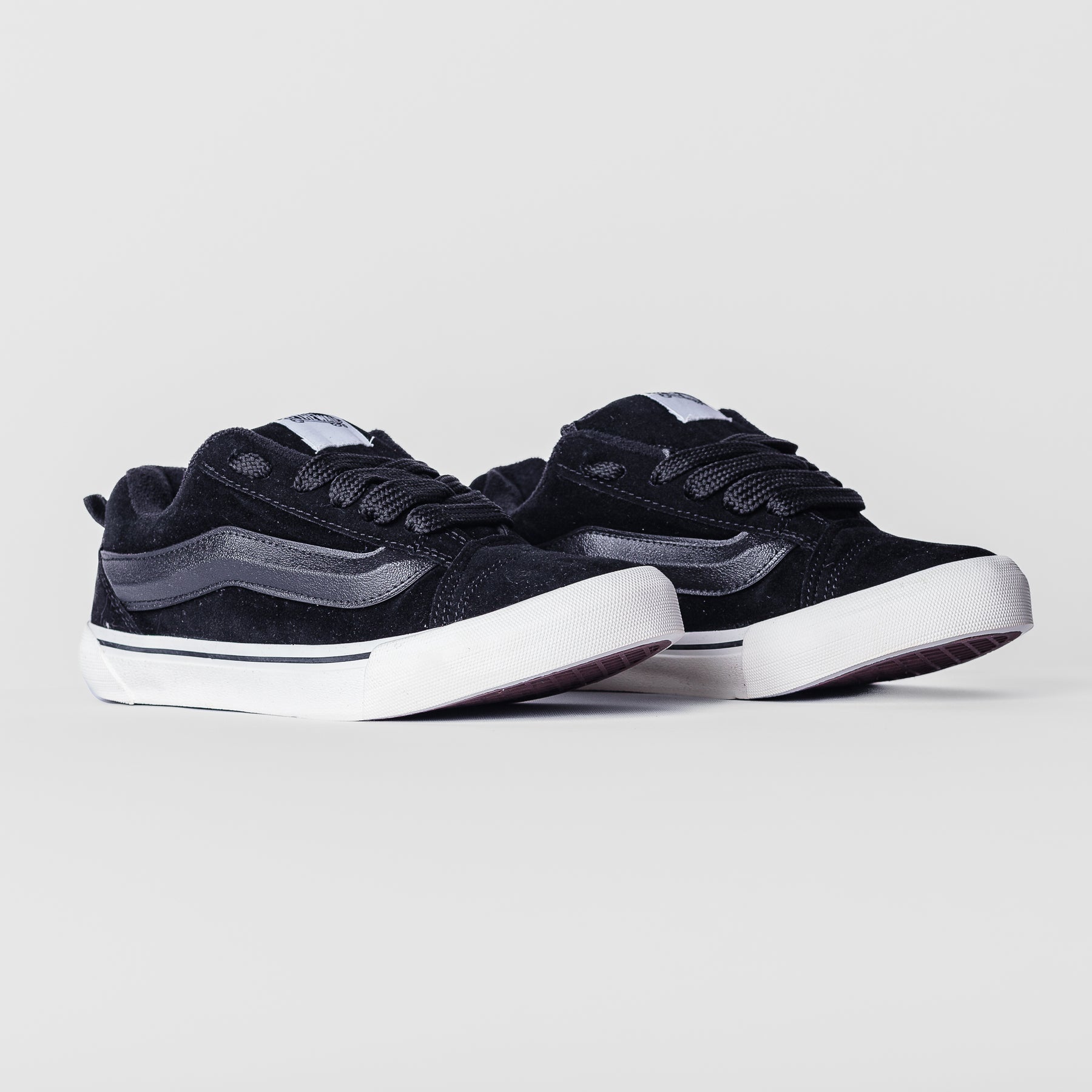 VNS KNU Preto/Creme