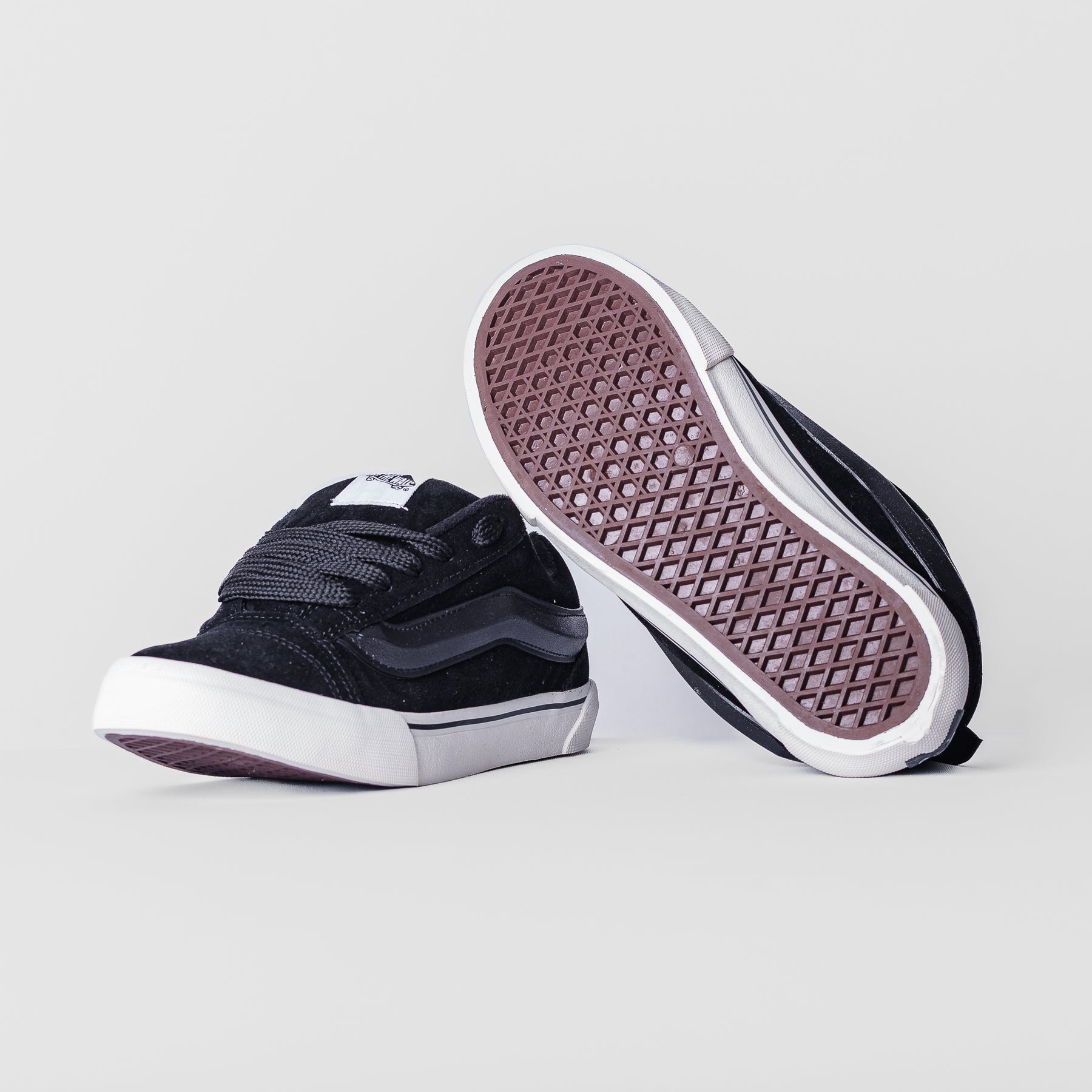 VNS KNU Preto/Creme
